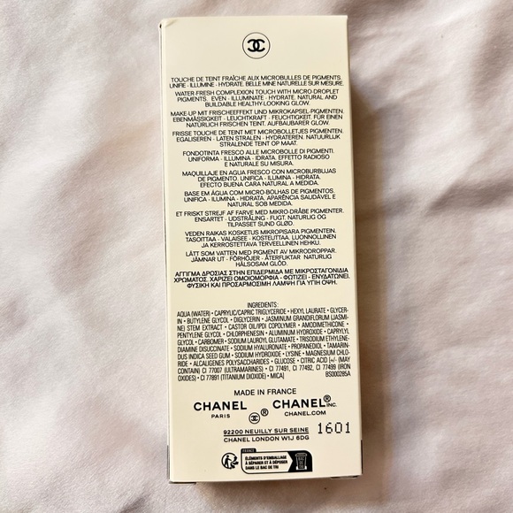 CHANEL Les Beiges Water-Fresh Concealer - Picture 3 of 8